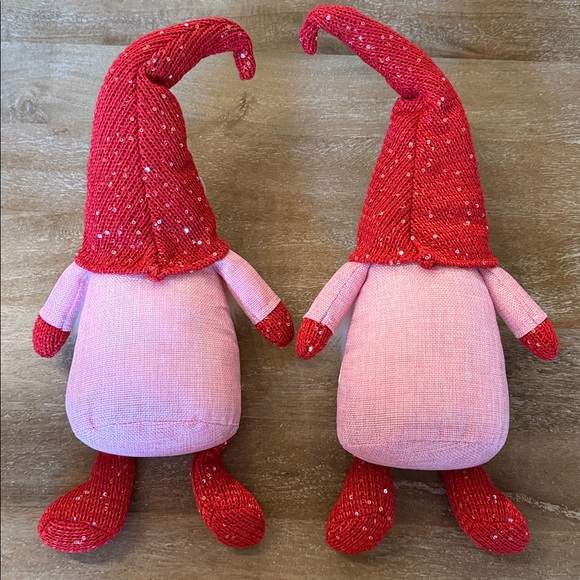 Sequin Valentine Sitting Gnome Set - Picture 2 of 4